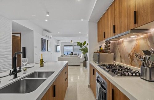 Las Glorias Apartment | Oceanfront Luxury + FREE Daily Breakfast Harbor171