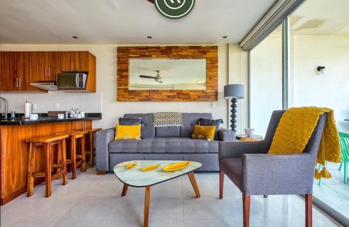 Flamingos House | Oceanview 2 BR Condo - Beachclub - Pool - Ocean