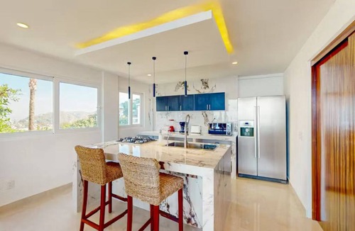 Amapas Apartment | Oceanview Luxury Penthouse | Pool + Walk to Beach