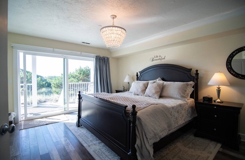 Rockaway Beach House | On the Beach! 3 King Beds, Wi-Fi, Luxury Townhome, Rockaway Oasis!