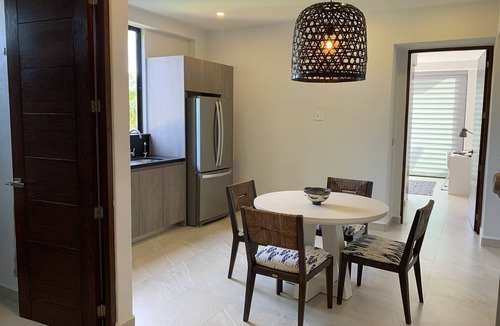 San Francisco Condo | On the Beach Condo with Kitchenette, Big Pool and Hot Tub. Steps to town!