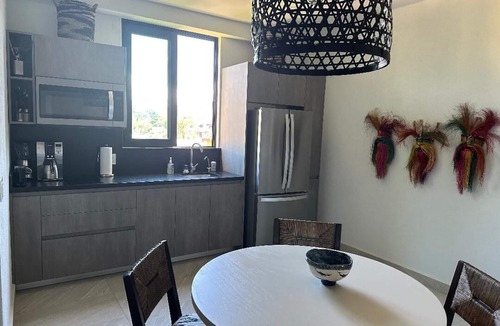 San Francisco Condo | On the Beach Condo with Kitchenette, Big Pool and Hot Tub. Steps to town!