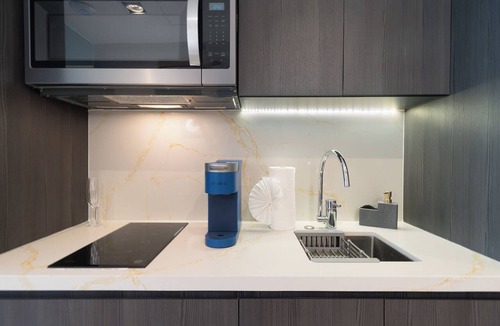 Bella Vista Condo | One 1402B Hotel Room: New Beachfront Resort, Style & Comfort