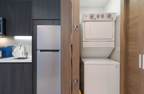 Bella Vista Condo | One 1402B Hotel Room: New Beachfront Resort, Style & Comfort