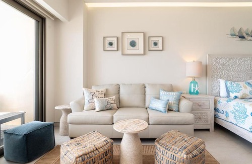 Ferrocarrilera House | One 1507A : Oceanfront Haven of Refined Luxury