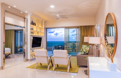 Puerto Juarez Hotel | One Bedroom Suite—Garza Blanca Cancun Apartment in Cancun, Mexico