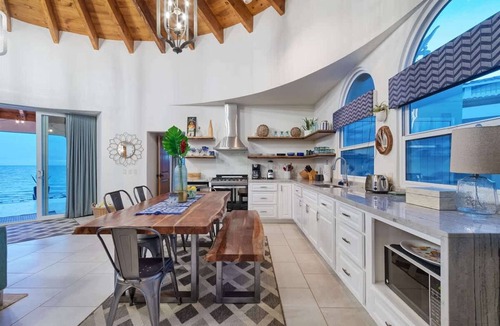 Las Conchas House | One of a Kind Beachfront Home Estrella del Mar