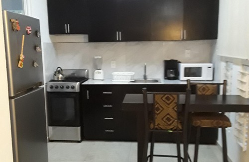 Manzanillo Apartment | Only 5 minutes walk to the beach, cozy and quiet 2 bedroom apartment