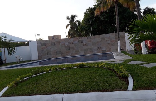 Manzanillo Apartment | Only 5 minutes walk to the beach, cozy and quiet 2 bedroom apartment