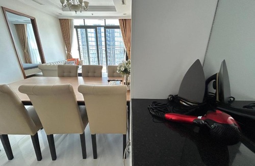 Hang Xanh Apartment | Orin - VinHomes Central Park - Apartments View Landmark 81