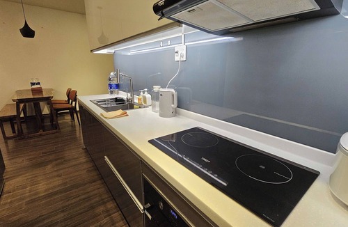 Son Tra Apartment | Overlooking the river apartment in town centre