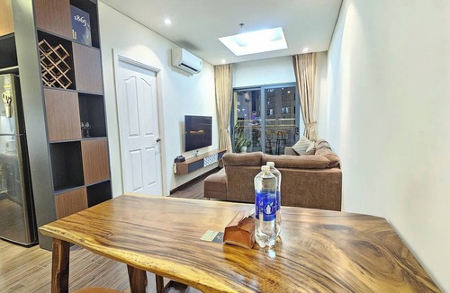 Son Tra Apartment | Overlooking the river apartment in town centre