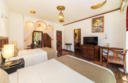Anahuac Hotel | OYO Casa Anzures Mexico City