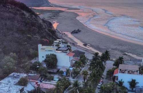 Santa Maria Huatulco House | Palm House - Tropical casita by Surf and Beach