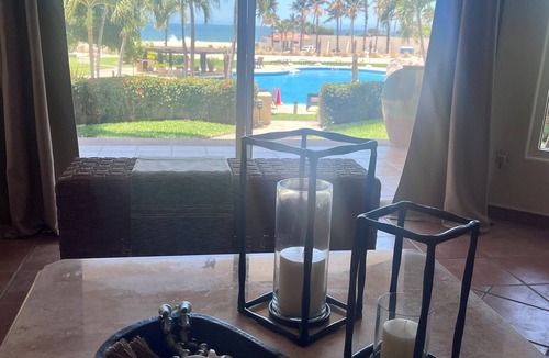 San Jose del Cabo Condo | Paradise Awaits: Beachfront, 2 Master Suites in San José del Cabo