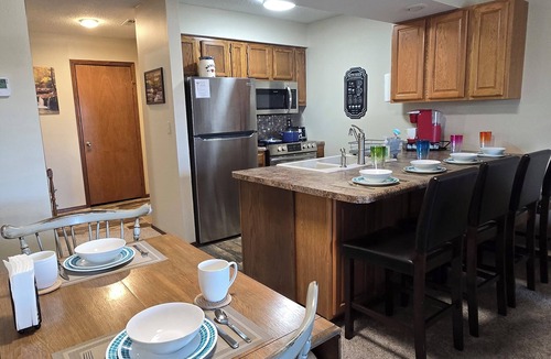 Notch Estates Condo | PEACEFUL STEP FREE RETREAT 2 MILES TO SILVER DOLLAR CITY PERFECT AUTUMN STAY