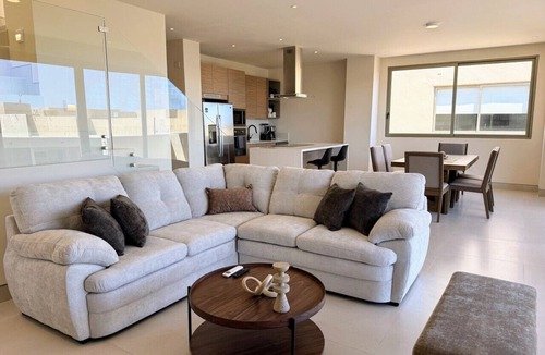 El Tezal Condo | Penthouse | Ocean Views, Pools & Padel Court