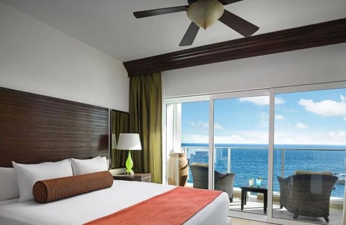 Ildefonso Green Apartment | Penthouse Overlooking the Sea of Cortez, offers a great experience.