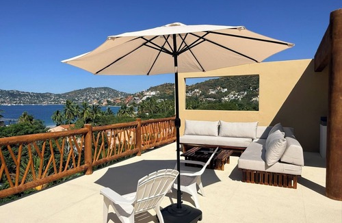 Zihuatanejo Villa | Penthouse private pool 1 block from beach 3 bedroom