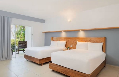 Punta Cancun Hotel | Perfect for Beach Getaways| Standard 1BR | Beachscape Kin Ha