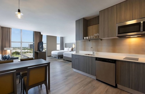 Xcumpich House | Perfect For The Whole Family! 2 Relaxing Units, Free Parking & Breakfast, Pool