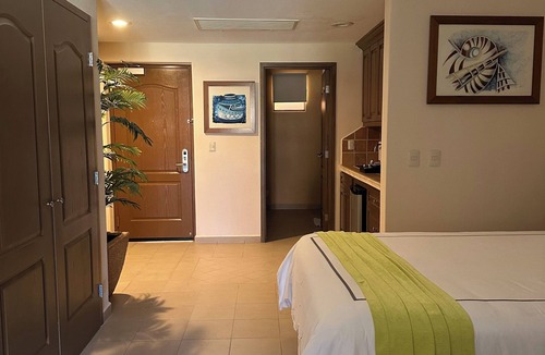 El Marasal Resort | Pet & Family‑Friendly Retreat: Relaxing Deluxe Suite at Villa del Palmar