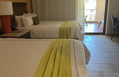 El Marasal Resort | Pet & Family‑Friendly Retreat: Relaxing Deluxe Suite at Villa del Palmar
