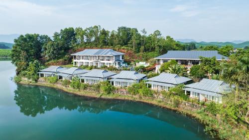 Bo Trach Resort | Phong Nha Lake House Resort
