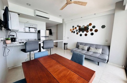 Zona Dorada Apartment | pie de playa y con vista al mar by Gpsrentas