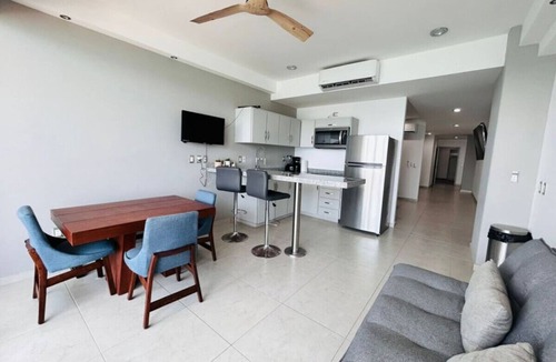 Zona Dorada Apartment | pie de playa y con vista al mar by Gpsrentas