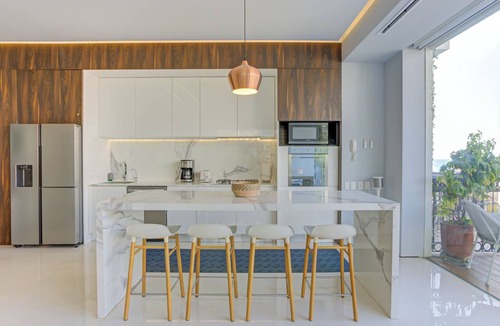 Romantic Zone Apartment | Pier 57 Ocean Views Romantic Zone Best Rooftop Pool