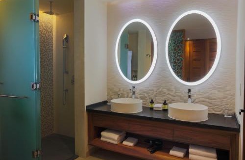 Playacar Fase II Hotel | Platinum Tower at Sandos Playacar All Inclusive 2 Teens Up to 17 years Stay Free