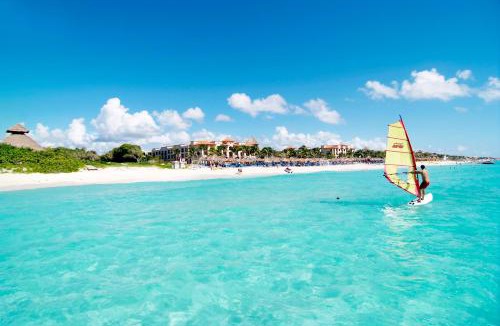 Playacar Fase II Hotel | Platinum Tower at Sandos Playacar All Inclusive 2 Teens Up to 17 years Stay Free