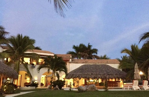 Barra de Potosi House | Playa Blanca Beachfront Estate (Adults only)