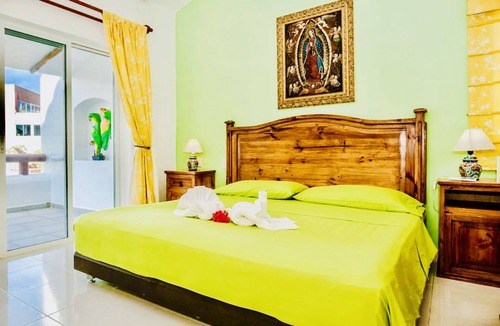 Playacar Bed & Breakfast | Playacar Deluxe Budget Balcony Room With Swimming Pool Air Conditioning and Park