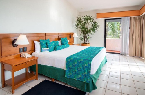 Las Glorias Resort | Plaza Pelicanos Club Beach Resort All Inclusive