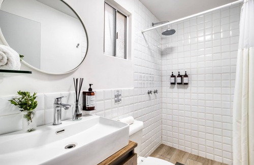 Playa Ensenada Apartment | Pool & Jacuzzi: Cute Studio Near the Beach: Daily HSKP