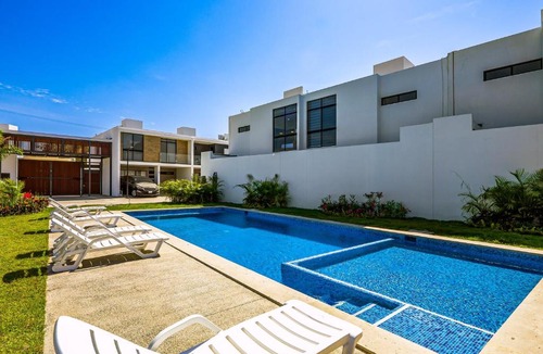 Las Jarretaderas House | Porto Residencial, Unit 10 | Sunny house in Nuevo Vallarta with pool access