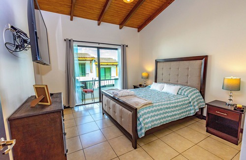 Mixco House | Posada Doña Lucilia. Comfort, elegance and beauty. Your home away from home.