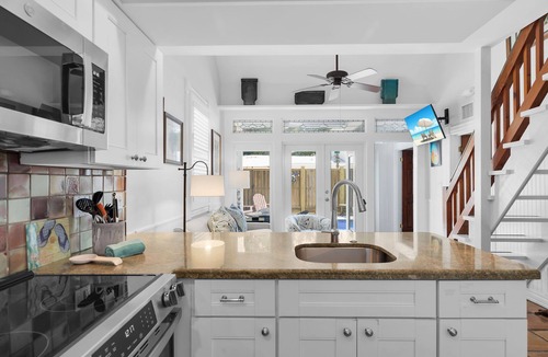 Uptown - Upper Duval House | ~POTTER'S COTTAGE~ Key West charmer in great location with private pool!