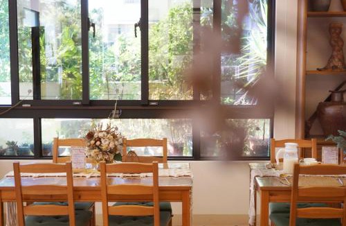 Jiji House | Pottery Flower B&B