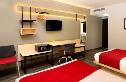 North Hotel Zone Hotel | Prime Location Room with Cozy Touches Ideal for Exploring Beaches