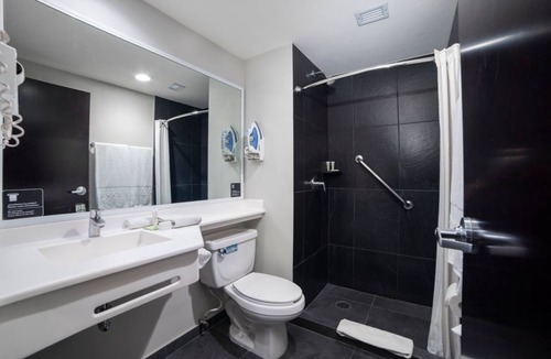 North Hotel Zone Hotel | Prime Location Room with Cozy Touches Ideal for Exploring Beaches