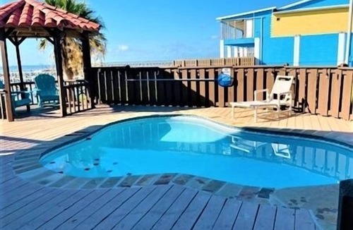 Port Mansfield House | Private Fishing Pier and Swimming Pool! Beautiful Port Home.