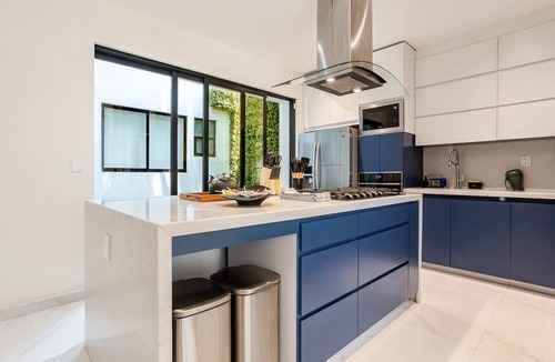 Roma Sur House | Private La Roma House with Rooftop and Fire Pit