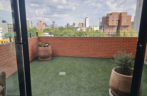 Lafayette Apartment | Private Loft Walking Distance from CAS | Duna S.