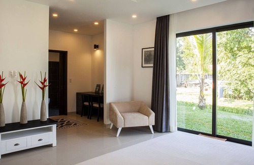 Ong Lang Villa | Private villa with large infinity pool
