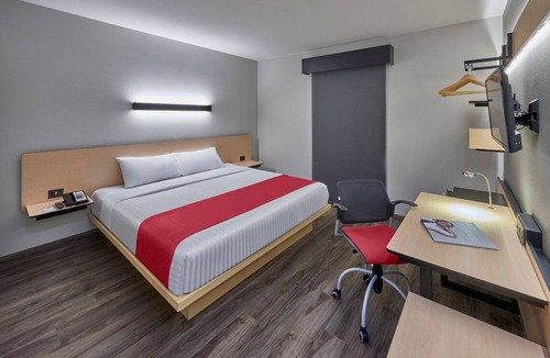 North Hotel Zone Hotel | Puerto Vallarta Hotel Zone Stay – Marina, Beach, Dining & Shopping All Nearby