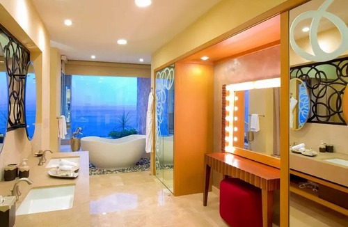 South Shore Hotel Area Hotel | ✩ PV Getaway ✩ Studio w/King Bed & Balcony Views ✩