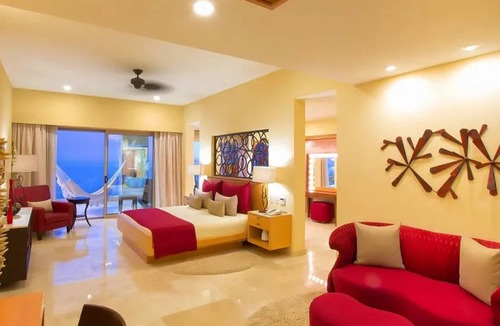 South Shore Hotel Area Hotel | ✩ PV Getaway ✩ Studio w/King Bed & Balcony Views ✩